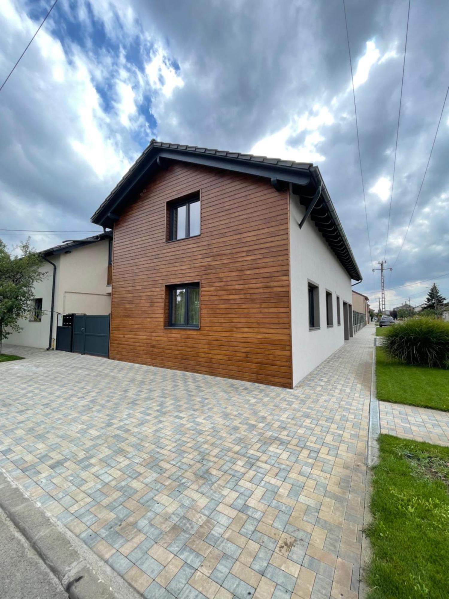Apartment 1 Confort&Modern Arad Exterior photo